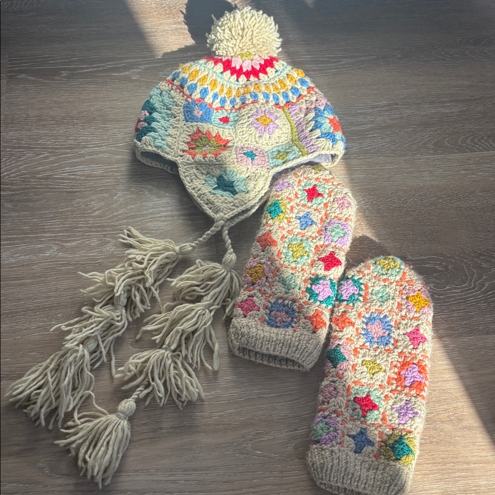 French Knot x Free People hat and mittens